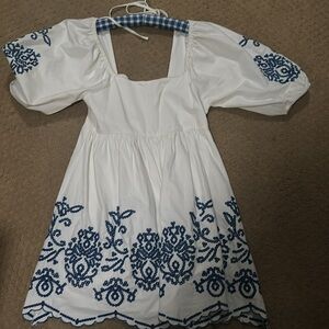 Crème-Dress Size M -fits like a small in the bust area.
100-% cotton
Lined